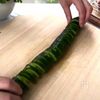 蛇腹きゅうりのカリカリ梅和えの下準備