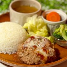 【油不要！】蒸して作る、ふっくらチーズハンバーグ