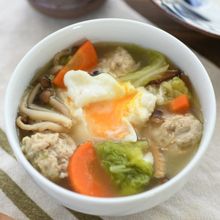 ほっこりポカポカ♪生姜香る鶏団子と野菜の半熟卵スープ