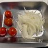 さっぱりヘルシー!蒸し鶏とブロッコリーの中華風サラダの下準備