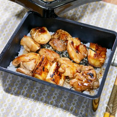 タレがしみしみ「焼き鳥丼」