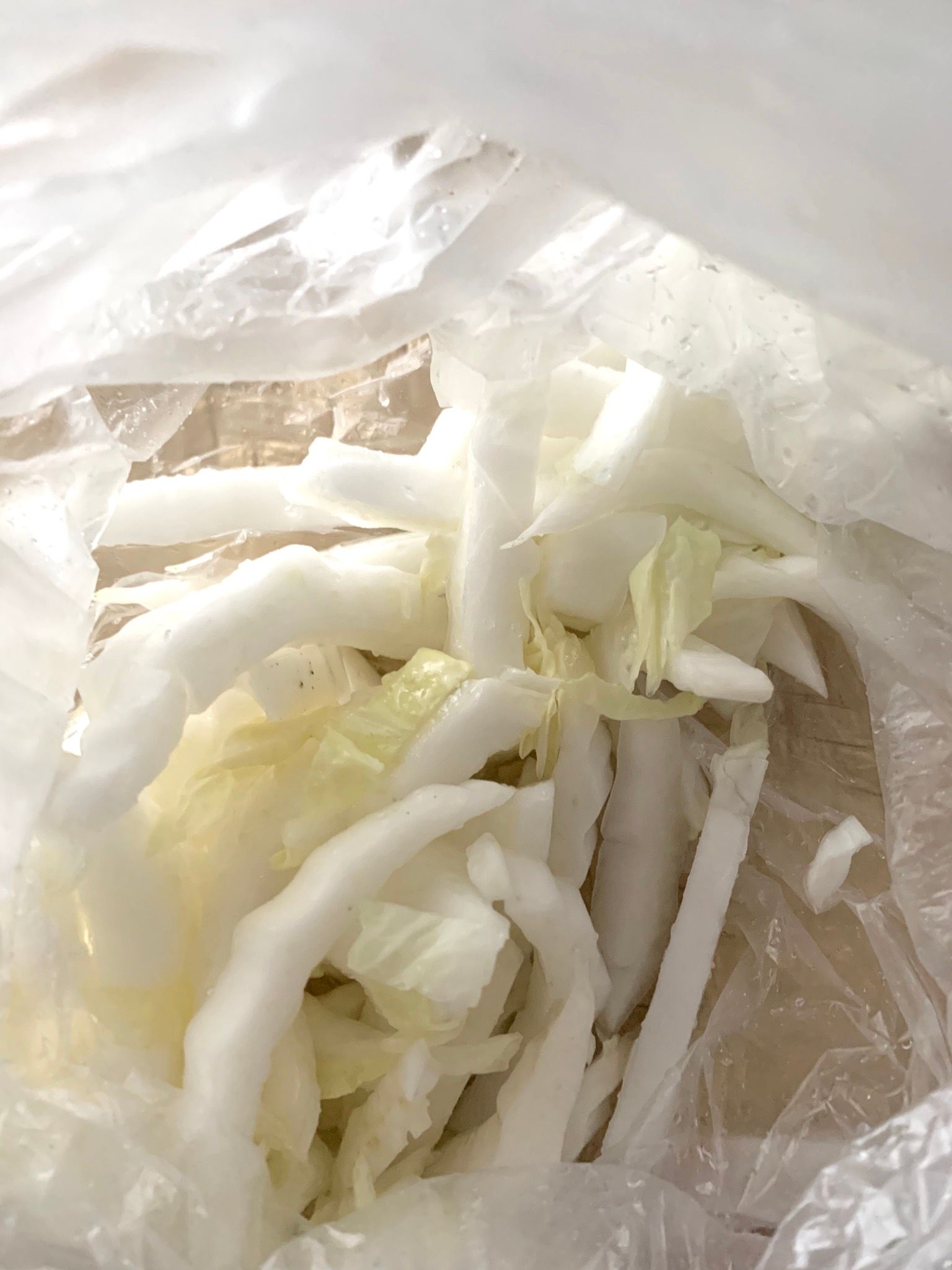 ポリ袋で 切り方でシャキシャキ白菜の浅漬け 鍋の余り白菜利用 レシピサイトnadia