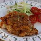 鶏のソテー、おろし玉ネギソース