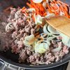 春キャベツと厚揚げの【春雨そぼろ炒め】の工程2