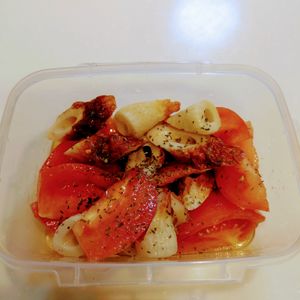 にゃんこさん🐱の作ってみた!投稿(材料ふたつで副菜！《ちくわとトマトのマリネ》)
