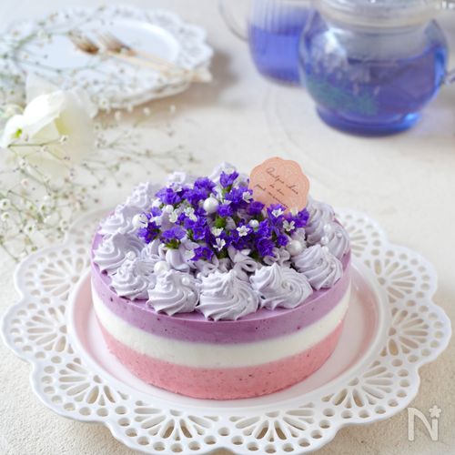 苺とブルーベリーのヨーグルトムースケーキ