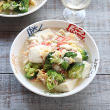 カニカマと豆腐とブロッコリーの卵とじ