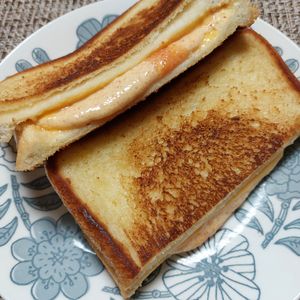 よっこの作ってみた!投稿(明太マヨチーズメルト（ホットサンド）)