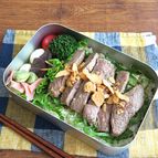 お弁当のごはんに”牛肉ステーキ丼”