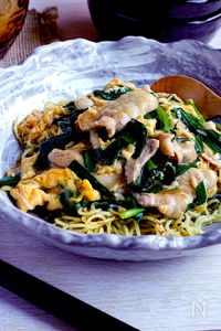 ふわっと卵、麺パリッ、とろ〜りあん！豚ニラ玉あんかけ焼きそば