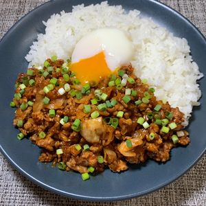 楽ラク手抜キッチン🐶🐾の作ってみた!投稿(【レンジで5分！旨辛キムチそぼろ丼】包丁不要！火も使わない)