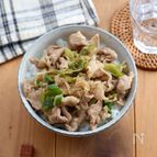 旨味がジュワっと染みる【ネギ豚丼】