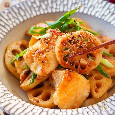 【ご飯が進む】シャキッとれんこんと鶏肉のバタぽん炒め