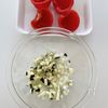 【簡単おもてなし！】クリームチーズで作るトマトのカップサラダの工程1