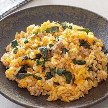 【えごまの葉のキムチチャーハン】旬のえごまの葉がアクセント♪