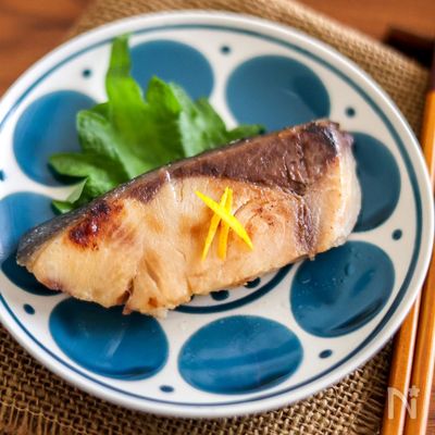 漬けるだけ！ぶりの塩麹柚子胡椒焼き