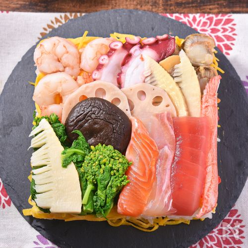 ひっくり返して豪華絢爛!ひな祭りのサプライズ隠し寿司