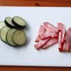 ナスとベーコンのトマトスープ麺の工程1