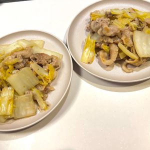 しーちゃんの作ってみた!投稿(ワンパン10分！【豚こま肉と白菜の旨塩炒め】胡麻油香る♩)