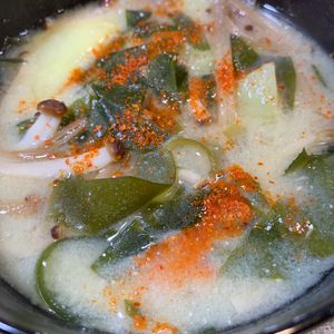 楽ラク手抜キッチン🐶🐾の作ってみた!投稿(【じゃがいもときのこのお味噌汁】食材のうま味がぎゅっと♡)
