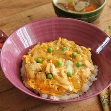 鶏むね肉で簡単・節約♪カレー風味な親子丼