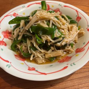 クラゲの作ってみた!投稿(えのきとわかめとピーマン《腸活♡サラダ》)
