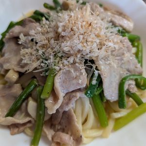 まゆのの作ってみた!投稿(豚バラとにんにくの芽のマヨしょうゆ焼きうどん)