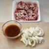 【コスパ抜群】ご飯が進む♪ポークチャップの工程1