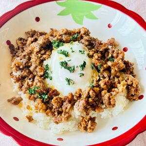 すみの作ってみた!投稿(ワンパン＼ロコモコ風そぼろ丼／)