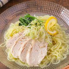 鶏ハムとレモンの【冷やし塩ラーメン】