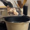 【豆苗と豚しゃぶの旨辛胡麻ドレ和え】の工程1