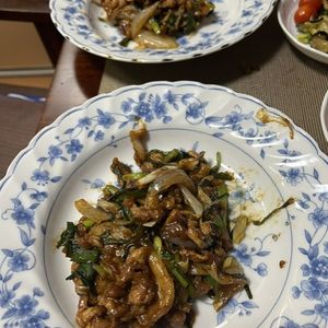 Hikeyの作ってみた!投稿(行列の中華屋さんの🍚スタミナ爆発☆🤩☆ニラとねぎの回鍋肉)