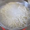 【イワシ缶と梅干しのスタミナ素麺】夏バテ予防に具沢山！の工程1