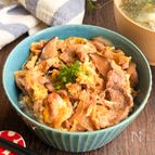 《コスパ◎食べ盛りさんにも》豚こま肉と卵で他人丼