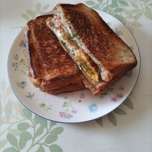 KUMIKOの作ってみた!投稿(フライパンで簡単カフェ風【とろけるハムチーズのホットサンド】)