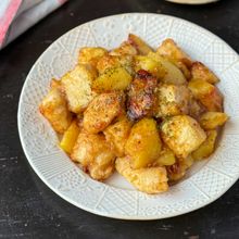 【鶏むね肉とカリカリ豆腐のじゃがマスタード炒め】