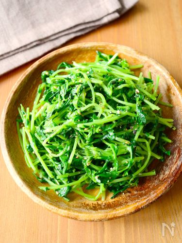 【速攻!超簡単レシピ】レンチン一発でやみつき!「無限豆苗ナムル」2人分100円で節約&栄養満点♪