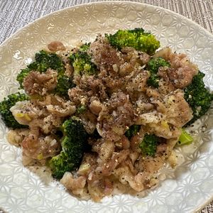 楽ラク手抜キッチン🐶🐾の作ってみた!投稿(ブロッコリーと豚こま《ねぎ塩♡にんにく炒め》)
