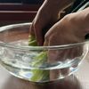 小松菜とサバの酢味噌和えの工程1