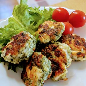 まゆのの作ってみた!投稿(【鶏むね肉とはんぺんの磯辺丸め焼き】丸めて焼くだけ♪食感も◎)