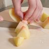 もんで冷やすだけ！材料4つで簡単♩【とろける生桃アイス】の工程1