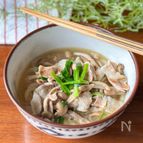 これ一杯で大満足「豚ときのこの旨だしうどん」