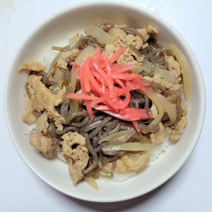 ふうかの作ってみた!投稿(豚こま肉と糸こんにゃくで豚丼の具)