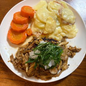 まさの作ってみた!投稿(【きのこの和風おろしハンバーグ】ワンパン♪一緒に蒸し焼きで♡)