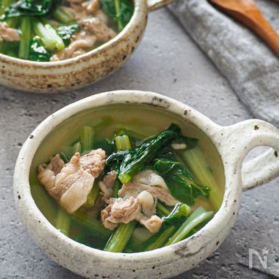 葉っぱもおいしい♪かぶの葉と豚肉の中華スープ