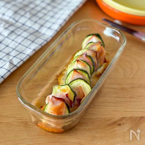 並べて焼くだけ!ズッキーニとハムチーズの重ね焼き