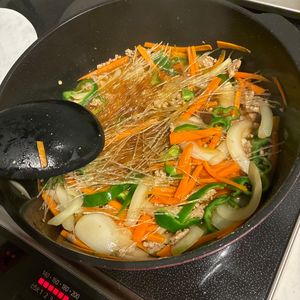 1169387の作ってみた!投稿(豚肉とニラの簡単チャプチェ【春雨の戻し不要！ワンパンレシピ】)
