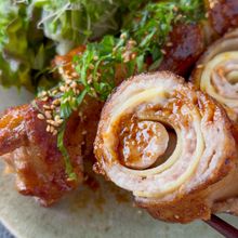 旨辛がご飯進む♡お酒にも♪『旨辛ポテチー肉巻き』おかわりの声