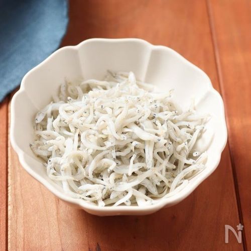 しらすとは｜ちりめんじゃことの違いは？栄養は？おすすめレシピも  