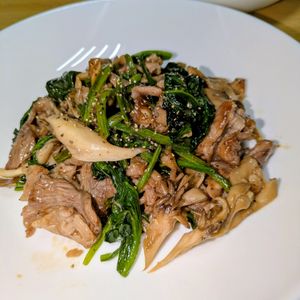 joe sanの作ってみた!投稿(牛こまとエリンギとほうれん草のコク旨スタミナ炒め)